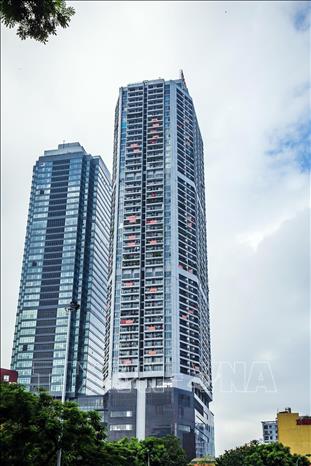 Trong ảnh: Toàn cảnh tòa nhà chung cư cao cấp Discovery Complex 302 Cầu Giấy. Ảnh: TTXVN phát


