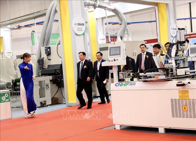 Trong ảnh: Một góc Hội chợ máy và nguyên liệu Gỗ quốc tế Bình Dương - BIFA WOOD VIETNAM 2022. Ảnh: Chí Tưởng -TTXVN

