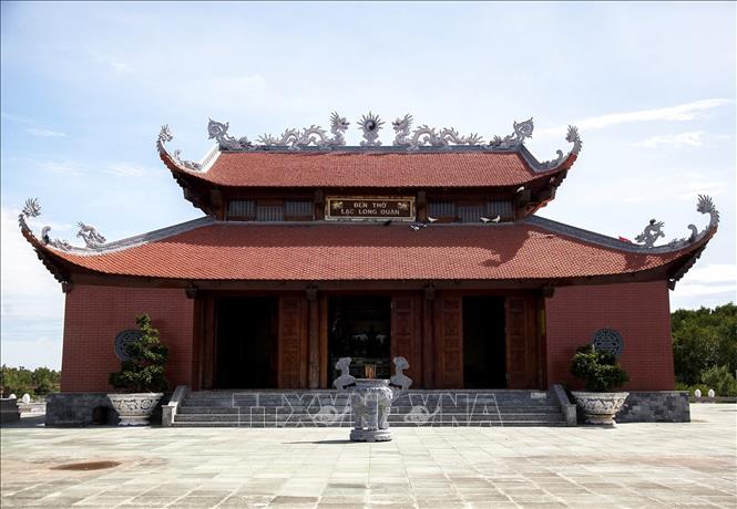 Trong ảnh: Đền thờ Lạc Long Quân trong Công viên văn hóa du lịch Mũi Cà Mau. Ảnh: Hồng Đạt - TTXVN
