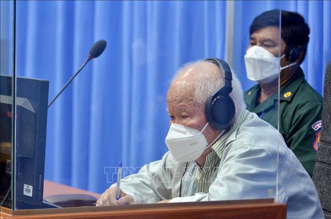 Trong ảnh (tư liệu): Phiên xét xử cựu thủ lĩnh Khmer Đỏ Khieu Samphan tại Tòa án đặc biệt xét xử tội ác chế độ Pol Pot tại Campuchia (ECCC), ngày 16/8/2021. Ảnh: AFP/TTXVN
