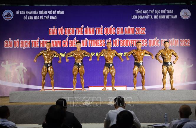 Trong ảnh: Các vận động viên nam tranh tài nội dung thể hình cổ điển 170cm. Ảnh: Trần Lê Lâm - TTXVN 