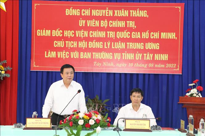 GS.TS Nguyễn Xuân Thắng - Ủy viên Bộ Chính trị, Chủ tịch Hội đồng Lý luận Trung ương, Giám đốc Học viện Chính trị Quốc gia Hồ Chí Minh phát biểu tại buổi làm việc. Ảnh: Thanh Tân - TTXVN