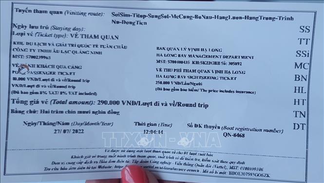 Trong ảnh: Đảo Soi Sim là điểm đến đầu tiên trong vé tham quan tuyến 2 trên vịnh Hạ Long. Ảnh: Thanh Vân-TTXVN