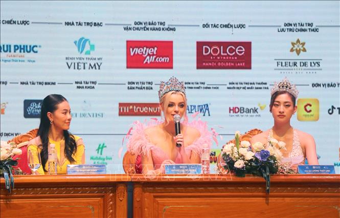 Miss World 2021 Karolina Bielawska gặp gỡ báo chí trước Chung kết Miss World Vietnam 2022. Ảnh: TTXVN phát
