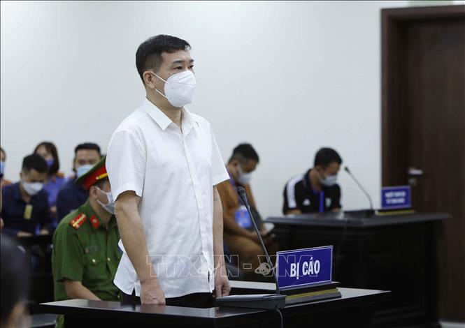Trong ảnh: Bị cáo Phùng Anh Lê khai báo trước tòa. Ảnh: An Đăng - TTXVN