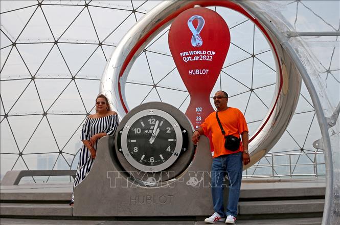 Trong ảnh: Đồng hồ đếm ngược tới World Cup 2022 tại Doha, Qatar, ngày 10/8/2022. Ảnh: AFP/ TTXVN