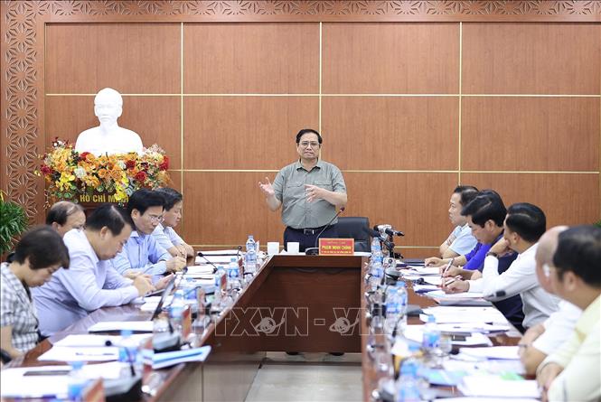 Thủ tướng Phạm Minh Chính kết luận buổi làm việc với Công ty TNHH Một thành viên Đạm Ninh Bình. Ảnh: Dương Giang-TTXVN