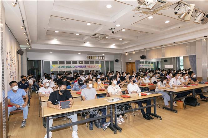 Vietnamese workers from Gyeonggi province’s Ansan city and its neighbouring localities flock to the meeting. VNA Photo: Anh Nguyên