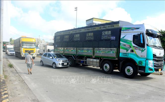 Trong ảnh: Ùn tắc giao thông trong ngày 15/8 tại khu vực Trạm thu phí BOT 39B Thanh Nê. Ảnh: Thế Duyệt- TTXVN  