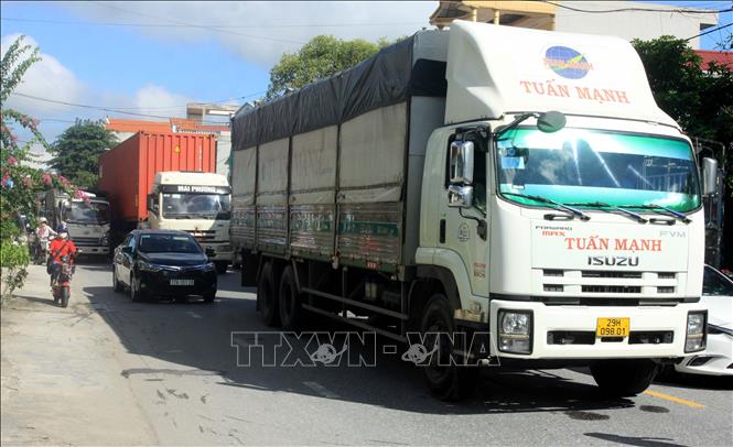 Trong ảnh: Ùn tắc giao thông trong ngày 15/8 tại khu vực Trạm thu phí BOT 39B Thanh Nê. Ảnh: Thế Duyệt- TTXVN  