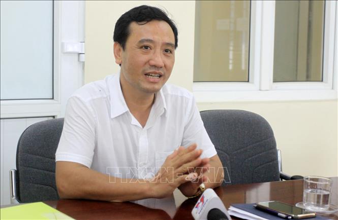 Trong ảnh: Ông Vũ Tuấn Anh, Phó Giám đốc Công ty cổ phần Tasco Nam Thái thông tin về việc thu phí tại Trạm BOT 39B Thanh Nê cho phóng viên. Ảnh: Thế Duyệt- TTXVN  