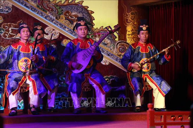 Trong ảnh: Biểu diễn Nhã nhạc Cung đình tại Nhà hát Duyệt Thị Đường, Đại Nội Huế. Ảnh: Đỗ Trưởng - TTXVN
