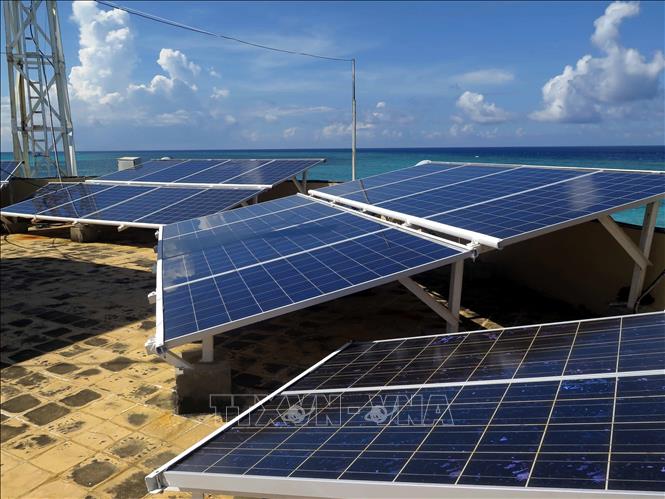 Solar energy systems on Da Lon (Discovery Great) Reef. VNA Photo: Quân Trang