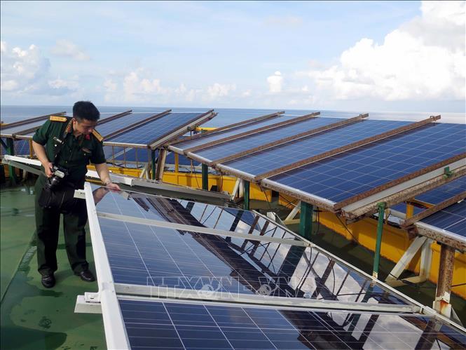 Solar energy systems on the DK1 platform. VNA Photo: Quân Trang