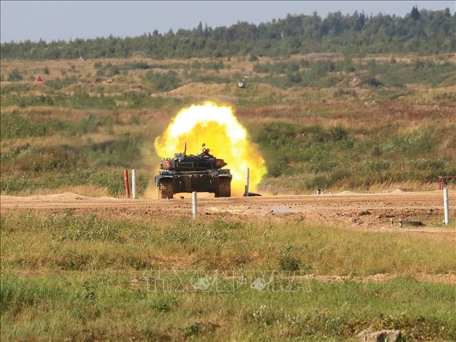 Trong ảnh: Kíp xe tăng số 2 ra quân thi đấu vòng loại cuộc thi Xe tăng hành tiến, bắn hạ 4/5 bia mục tiêu. Ảnh: Trần Hiếu - PV TTXVN tại Nga