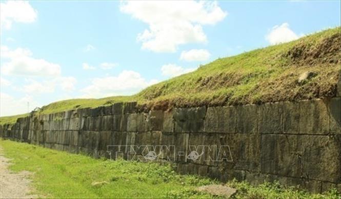 Một đoạn tường Thành nhà Hồ. Ảnh: Tiến Dũng - TTXVN 