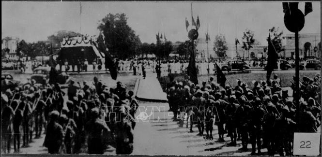 Đông đảo nhân dân tập trung tại Quảng trường Ba Đình nghe Chủ tịch Hồ Chí Minh đọc Tuyên ngôn Độc lập, sáng 2/9/1945. Ảnh: TTXVN