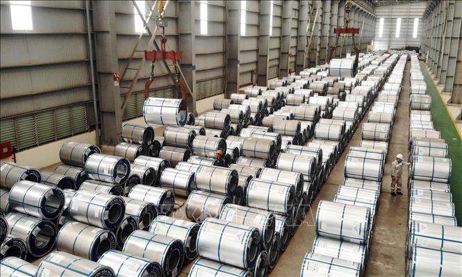 Dây chuyền sản xuất thép của Công ty Tôn Hòa Phát (Khu công nghiệp Phố nối B, huyện Văn Lâm, tỉnh Hưng Yên). Ảnh: Phạm Kiên - TTXVN