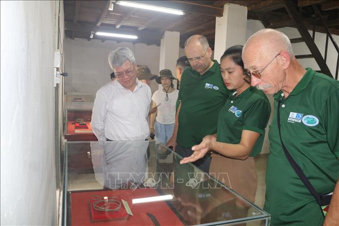 UNESCO experts make a field study at the Phai Khat fort relic site in Nguyen Binh district. VNA Photo: Chu Hiệu