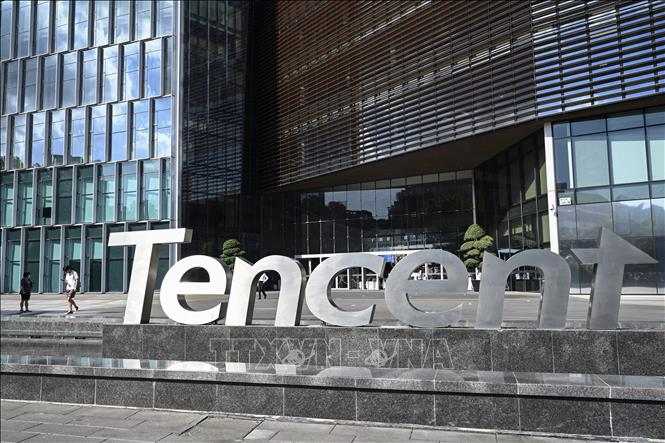 Trong ảnh: Biểu tượng công ty công nghệ Tencent tại trụ sở ở Thâm Quyến, tỉnh Quảng Đông, Trung Quốc, ngày 10/7/2022. Ảnh: AFP/ TTXVN