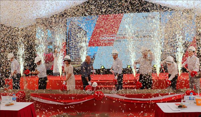 Các đại biểu tham dự lễ khởi công Khách sạn Wink Trung tâm Hải Phòng. Ảnh: Minh Thu- TTXVN