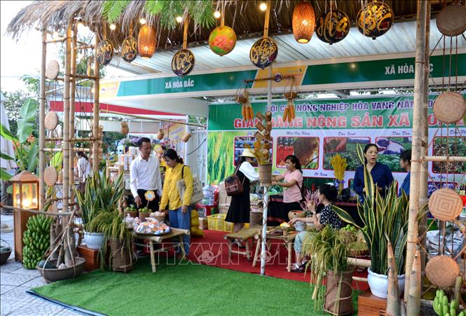 Gian hàng nông sản của xã Hòa Bắc tại Hội chợ. Ảnh: Quốc Dũng - TTXVN