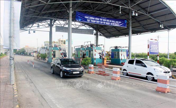 Trong ảnh: Các phương tiện dễ dàng lưu thông qua trạm BOT Thanh Nê (huyện Kiến Xương, tỉnh Thái Bình), không còn cảnh ùn tắc như những ngày trước đó. Ảnh: Thế Duyệt – TTXVN 