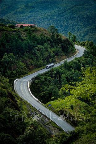 Challenging is because, Pha Din is also a pass with a great slope from 12% to 19%. The Pass has a total length of 32km. VNA Photo: Xuân Tư