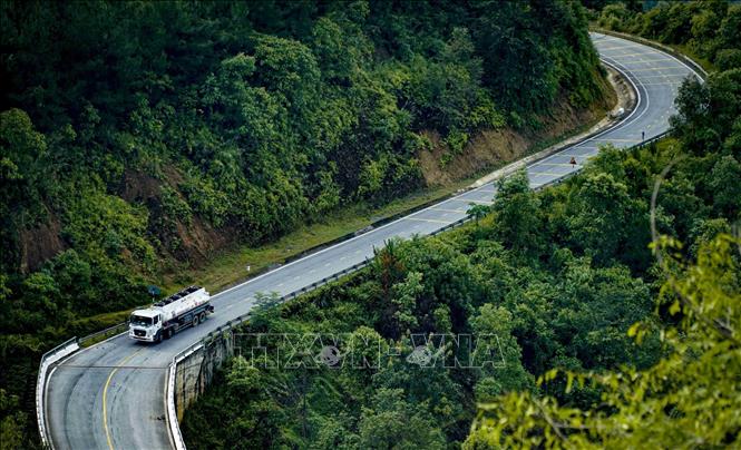 Challenging is because, Pha Din is also a pass with a great slope from 12% to 19%. The Pass has a total length of 32km. VNA Photo: Xuân Tư