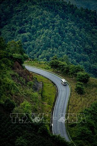 Challenging is because, Pha Din is also a pass with a great slope from 12% to 19%. The Pass has a total length of 32km. VNA Photo: Xuân Tư