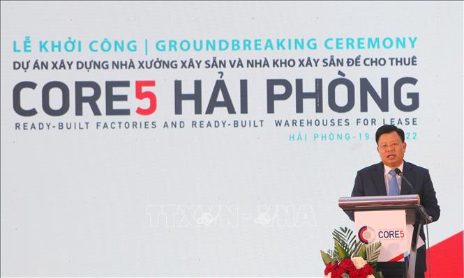 Trong ảnh: Trưởng ban Ban quản lý Khu kinh tế Hải Phòng Lê Trung Kiên phát biểu tại Lễ khởi công. Ảnh: Minh Thu - TTXVN