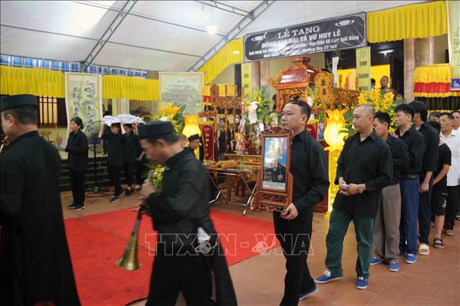 Quang cảnh tang lễ Anh hùng Lực lượng vũ trang nhân dân, Đại tá Vũ Huy Lễ. Ảnh: Hoàng Ngọc - TTXVN