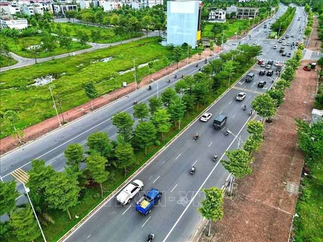 Green trees on roads in Thanh Ha residential area in Ha Dong district. VNA Photo