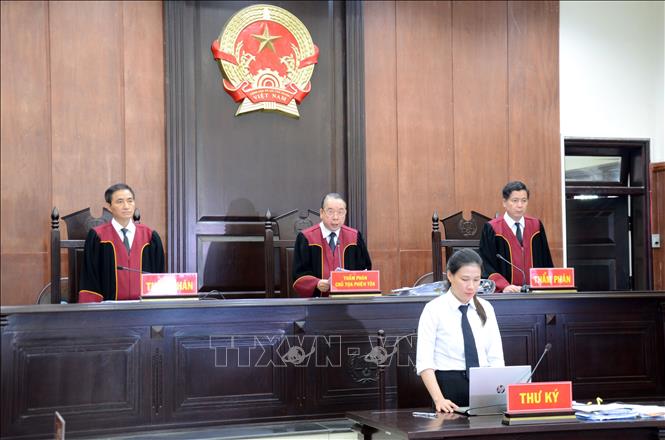 Trong ảnh: Quang cảnh các phiên tòa trực tuyến. Ảnh: Quốc Dũng - TTXVN