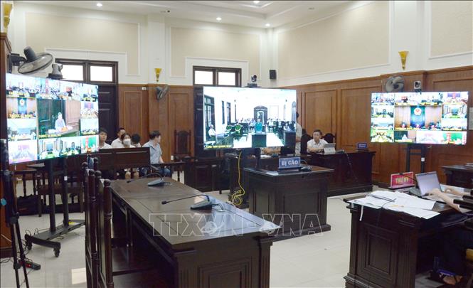 Trong ảnh: Quang cảnh phiên xét xử trực tuyến. Ảnh: Quốc Dũng - TTXVN