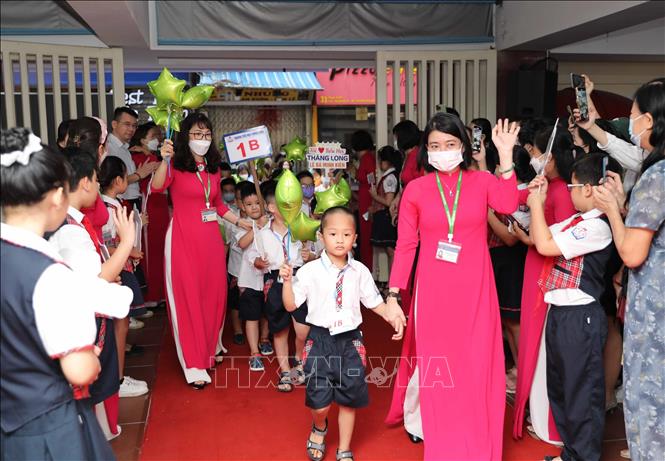Chào đón học sinh lớp 1, trường Tiểu học Thăng Long, quận Hoàn Kiếm (Hà Nội). Ảnh: Thanh Tùng - TTXVN