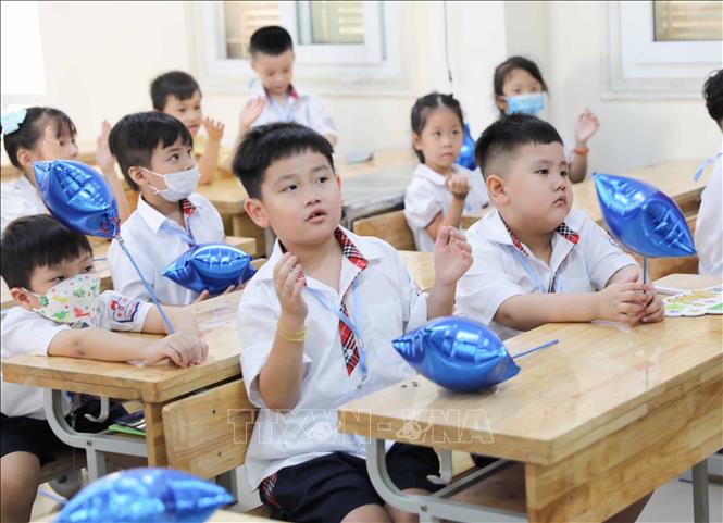 Học sinh lớp 1 trường Tiểu học Thăng Long, quận Hoàn Kiếm (Hà Nội). Ảnh: Thanh Tùng - TTXVN