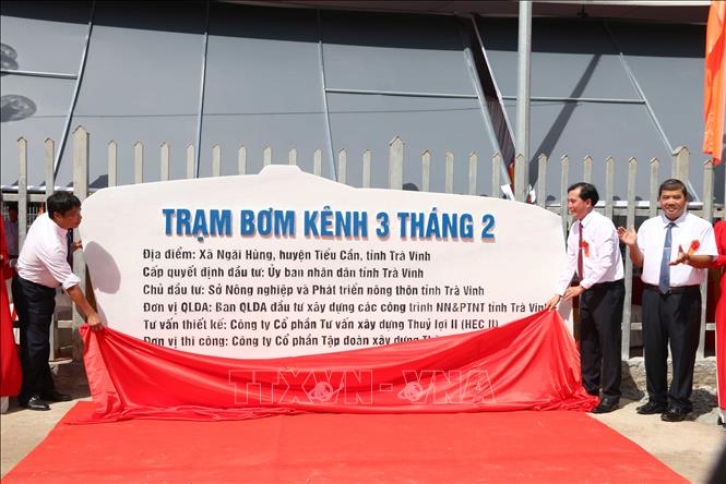 Trong ảnh: Nghi thức mở bảng tên công trình. Ảnh: Thanh Hòa – TTXVN