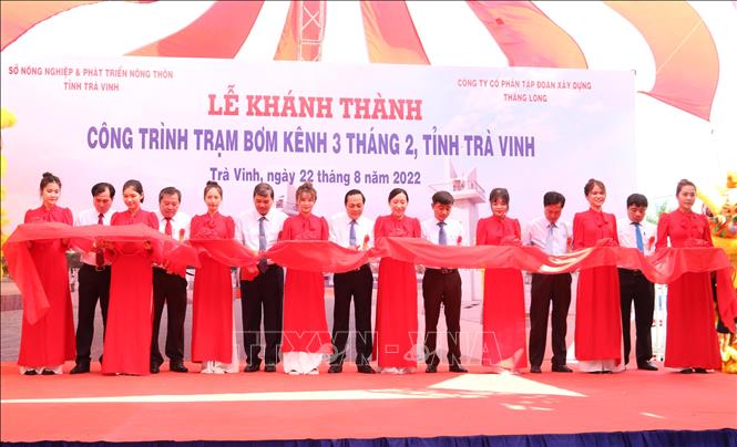 Trong ảnh: Các đại biểu thực hiện nghi thức cắt băng khánh thành. Ảnh: Thanh Hòa – TTXVN