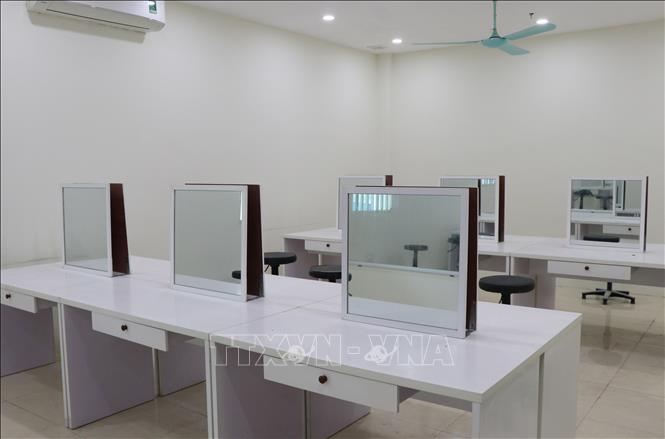 Trong ảnh: Phòng hóa trang của Nhà hát ca múa nhạc dân gian Việt Bắc. Ảnh: Hoàng Nguyên - TTXVN
