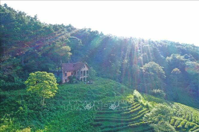 Trong ảnh: Biệt thự đỏ của Pháp nằm biệt lập ở lưng chừng núi xóm Phia Đén, xã Thành Công, huyện Nguyên Bình, tỉnh Cao Bằng. Ảnh: Chu Hiệu-TTXVN