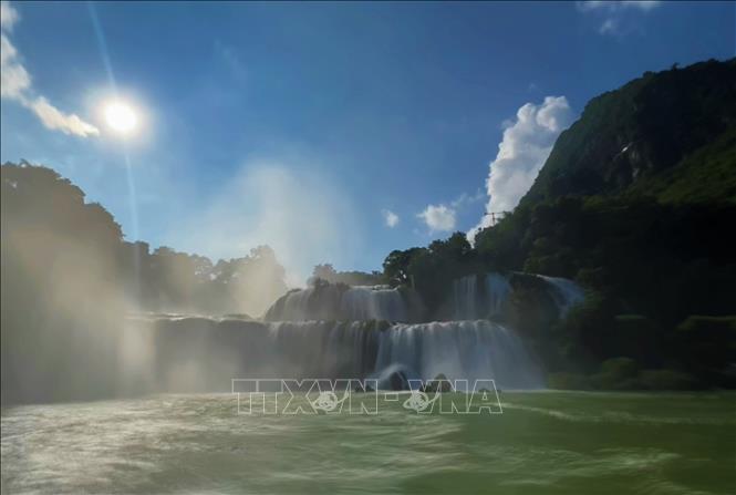 Ban Gioc waterfall is most beautiful between June and October, especially in September and October when it is full of water. VNA Photo: Chu Hiệu