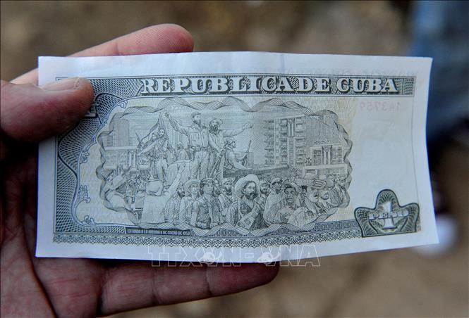 Trong ảnh: Đồng peso của Cuba. Ảnh: AFP/TTXVN