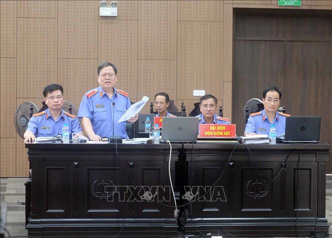 Kiểm sát viên cao cấp Nguyễn Minh Đồng tham gia đối đáp tại phiên tòa. Ảnh: Kim Anh - TTXVN