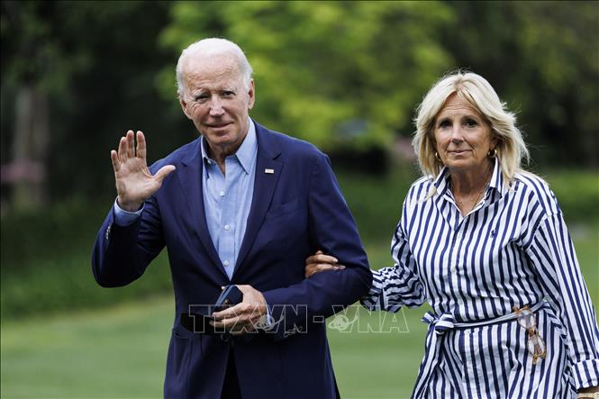 Trong ảnh: Tổng thống Mỹ Joe Biden (trái) và Đệ nhất phu nhân Jill Biden tại Nhà Trắng ở Washington D.C., ngày 8/8/2022. Ảnh: THX/ TTXVN