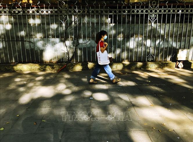 Sunshine on Le Thanh Tong street, Hoan Kiem district. VNA Photo: Lâm Khánh 