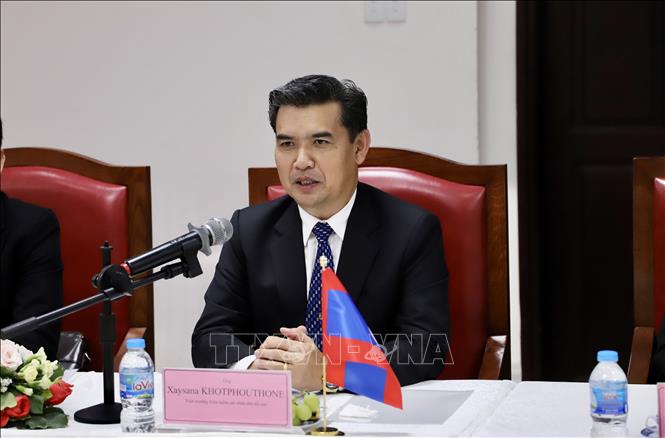 Lao Prosecutor General Xayxana Khotphouthone speaks at the working session. VNA Photo: Hồng Giang