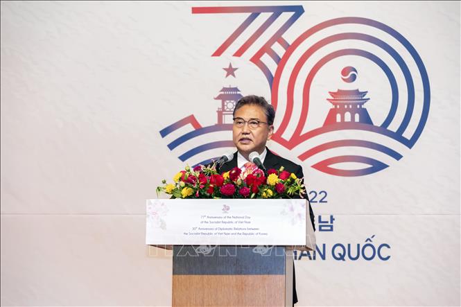 Bộ trưởng Ngoại giao Hàn Quốc Park Jin phát biểu chúc mừng Quốc khánh Việt Nam và 30 năm quan hệ ngoại giao Việt Nam-Hàn Quốc. Ảnh : Anh Nguyên, PV TTXVN tại Hàn Quốc.