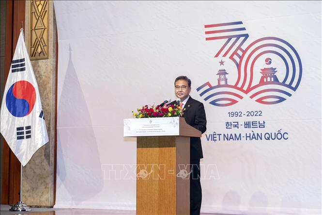 Bộ trưởng Ngoại giao Hàn Quốc Park Jin phát biểu chúc mừng Quốc khánh Việt Nam và 30 năm quan hệ ngoại giao Việt Nam-Hàn Quốc. Ảnh : Anh Nguyên, PV TTXVN tại Hàn Quốc.