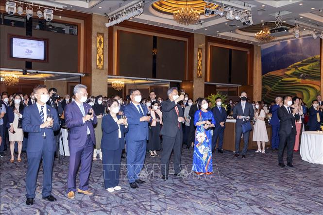 Khách mời nâng ly mừng Quốc khánh Việt Nam và 30 năm quan hệ ngoại giao Việt Nam-Hàn Quốc. Ảnh : Anh Nguyên, PV TTXVN tại Hàn Quốc.
